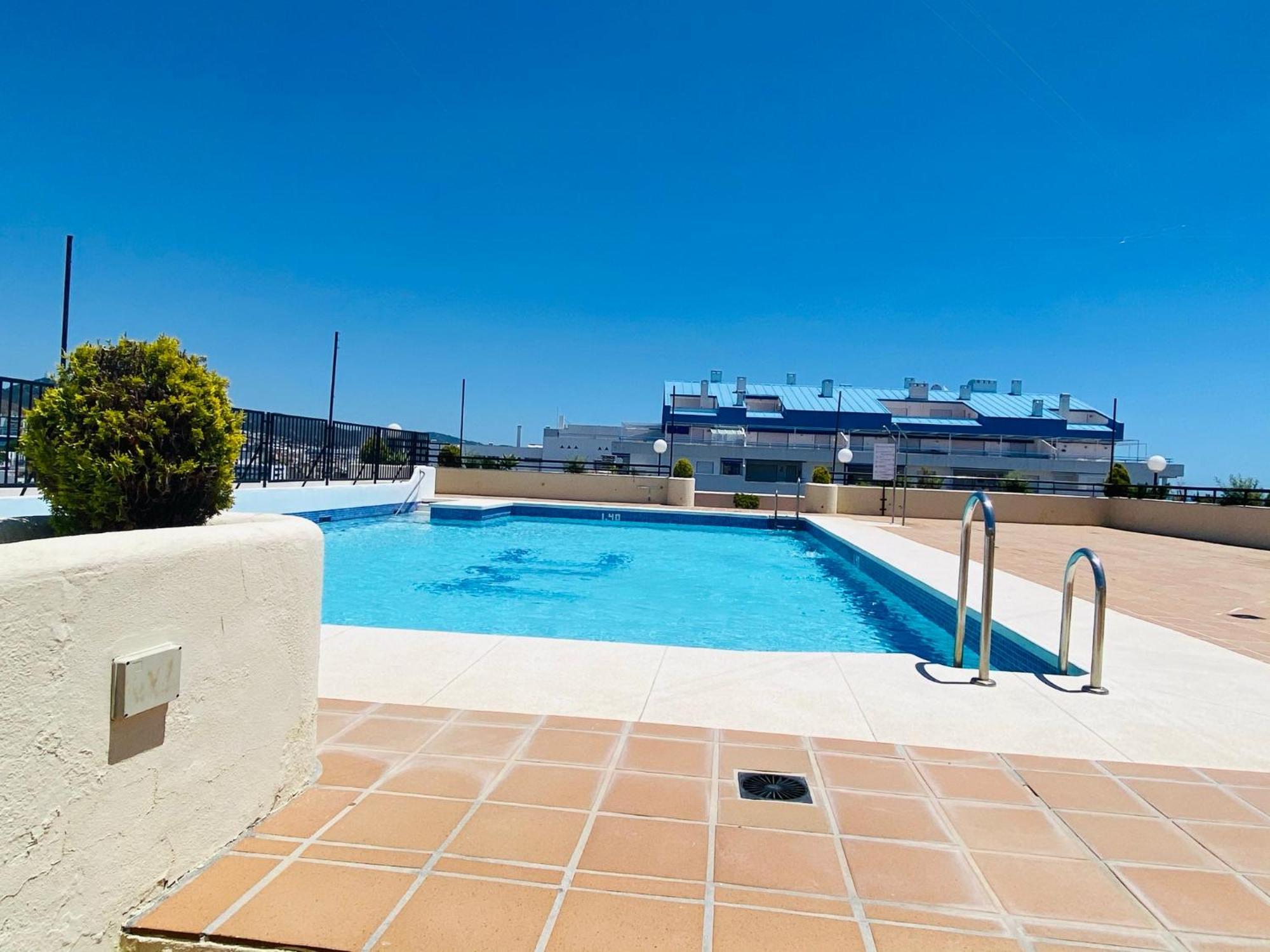 Apartment On The First Line Of The Sea With A View And Free Parking Марбеля Екстериор снимка