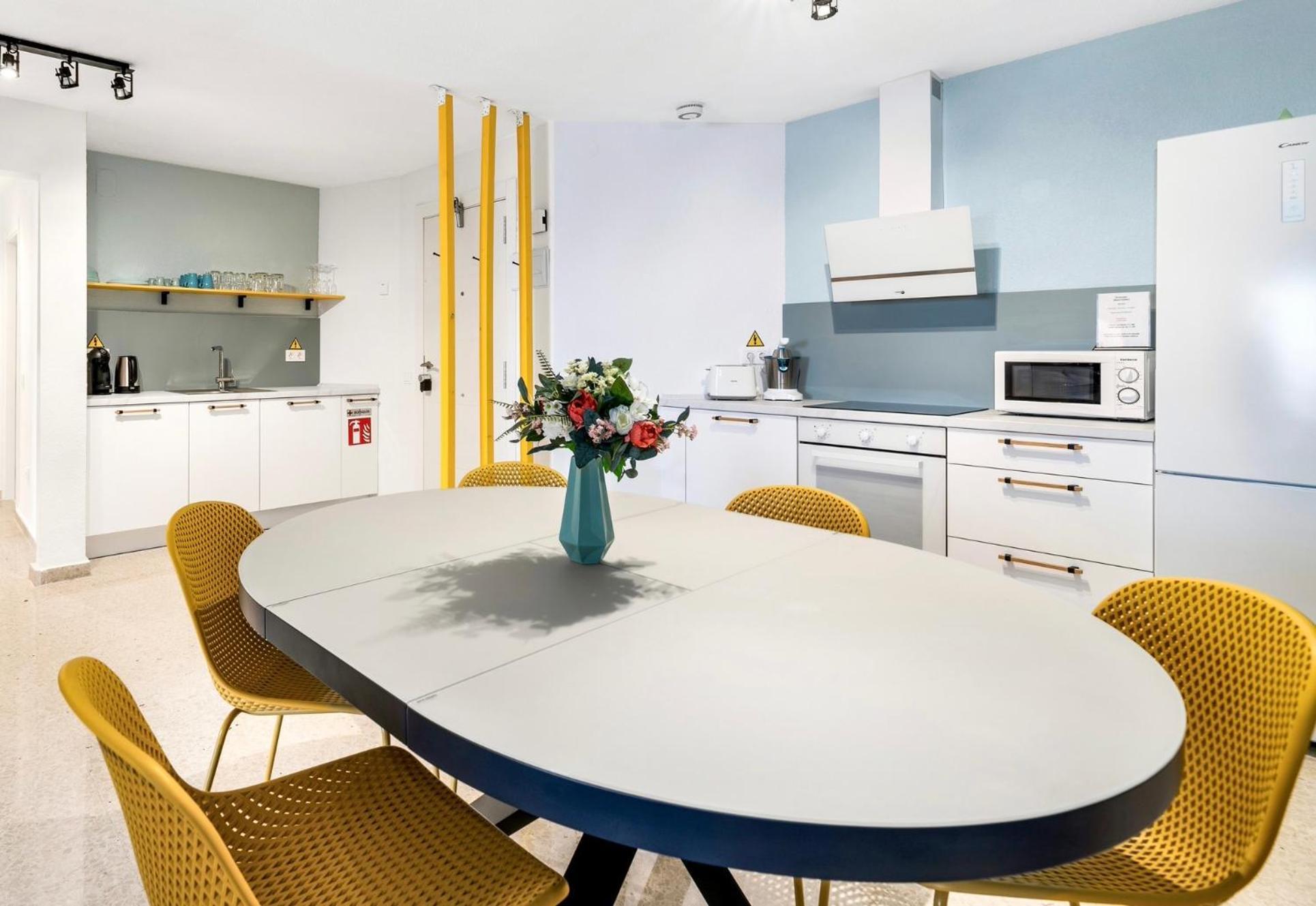 Apartment On The First Line Of The Sea With A View And Free Parking Марбеля Екстериор снимка